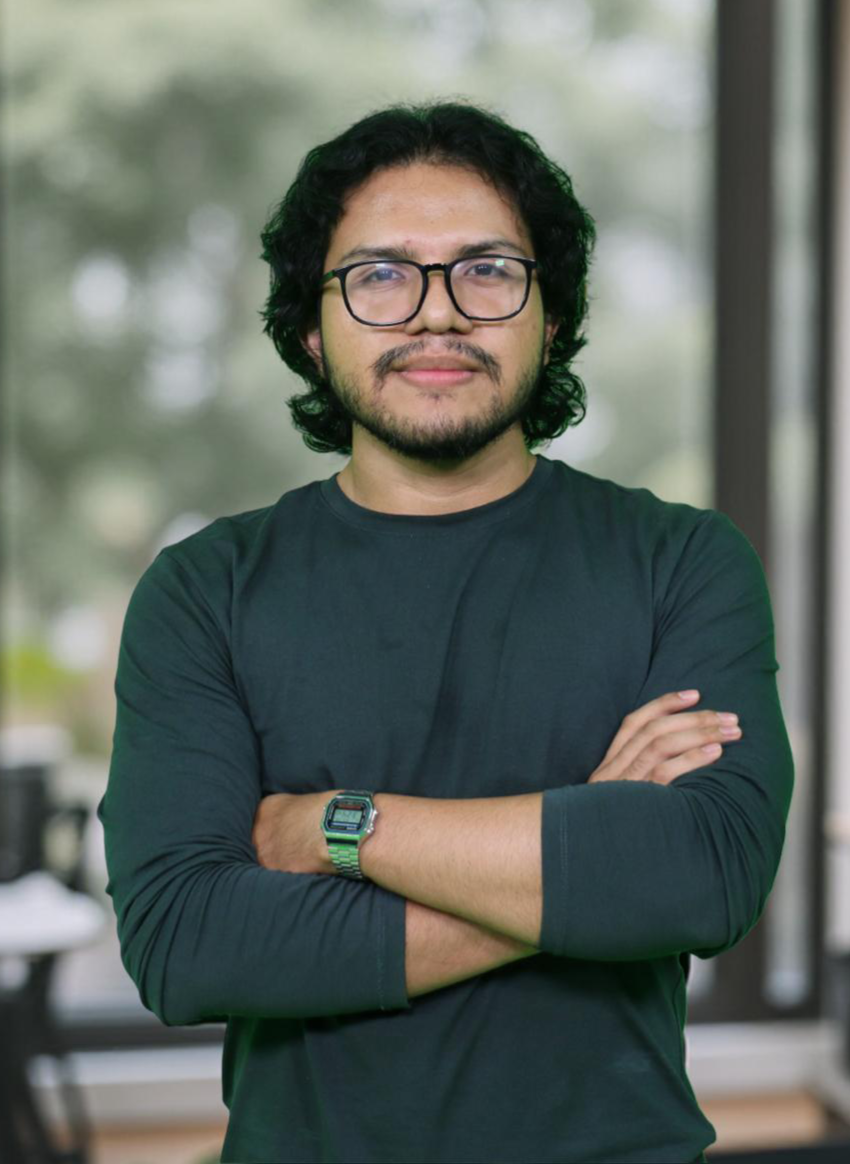 Foto de Boris Hernández, Innovador Técnico y Diseñador de Interfaces en Zypher Digital